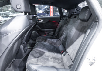 Подержанный автомобиль Audi A5 Liftback 2019 года (17 фото)