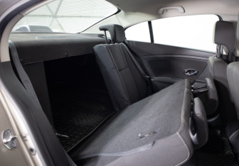 Подержанный автомобиль Renault Fluence 2012 года (20 фото)