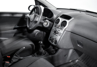 Подержанный автомобиль Opel Corsa 2013 года (13 фото)