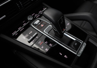 Подержанный автомобиль Porsche Cayenne 2020 года (13 фото)