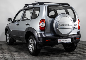 Подержанный автомобиль Chevrolet Niva 2014 года (7 фото)