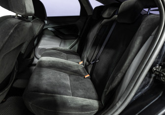 Подержанный автомобиль Ford Focus Hatchback 2006 года (10 фото)