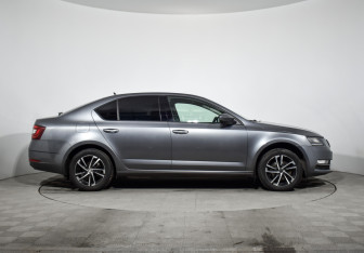 Подержанный автомобиль Skoda Octavia Liftback 2019 года (4 фото)