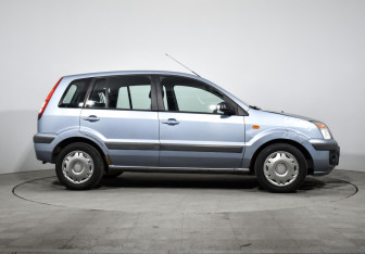 Подержанный автомобиль Ford Fusion 2008 года (4 фото)