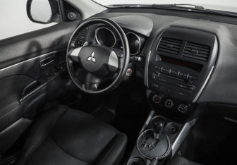Подержанный автомобиль Mitsubishi ASX 2011 года (9 фото)