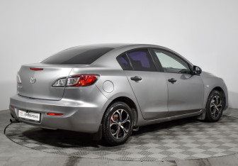 Подержанный автомобиль Mazda 3 Sedan 2011 года (5 фото)