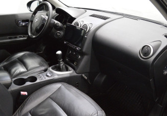 Подержанный автомобиль Nissan Qashqai+2 2008 года (12 фото)