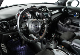 Подержанный автомобиль MINI Hatch 2019 года (11 фото)