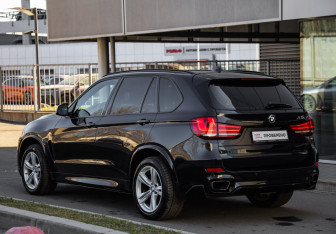 Подержанный автомобиль BMW X5 2017 года (7 фото)