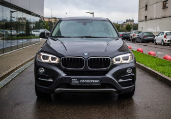 Подержанный автомобиль BMW X6 2016 года (2 фото)