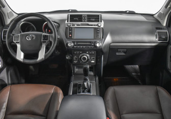 Подержанный автомобиль Toyota Land Cruiser Prado 2017 года (13 фото)