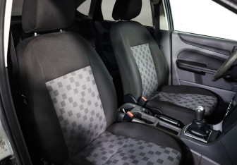 Подержанный автомобиль Ford Focus Hatchback 2007 года (17 фото)