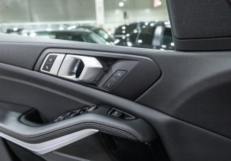 Подержанный автомобиль BMW X5 2022 года (26 фото)