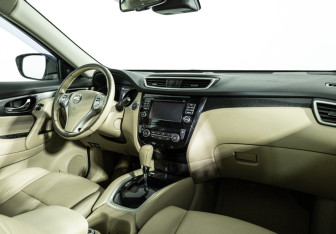 Подержанный автомобиль Nissan X-Trail 2017 года (9 фото)