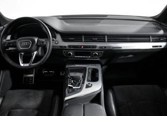 Подержанный автомобиль Audi Q7 2019 года (16 фото)