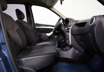 Подержанный автомобиль Renault Logan Sedan 2011 года (17 фото)