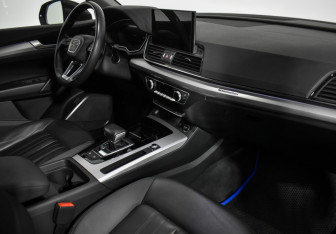 Подержанный автомобиль Audi Q5 2021 года (13 фото)