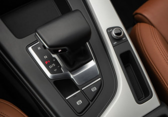 Подержанный автомобиль Audi A4 Sedan 2021 года (23 фото)
