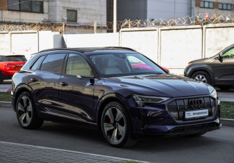 Подержанный автомобиль Audi e-tron 2021 года (4 фото)