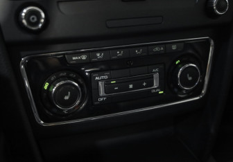 Подержанный автомобиль Skoda Superb Liftback 2014 года (15 фото)