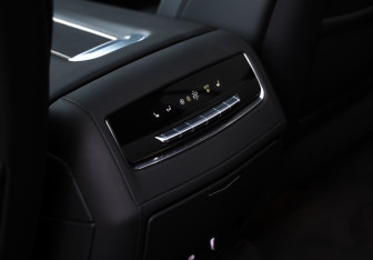 Подержанный автомобиль Cadillac Escalade Suv 2022 года (26 фото)