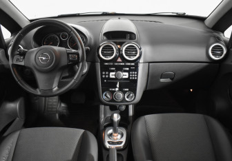 Подержанный автомобиль Opel Corsa 2009 года (13 фото)