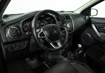 Подержанный автомобиль Renault Logan Sedan 2022 года (11 фото)