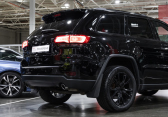 Подержанный автомобиль Jeep Grand Cherokee 2018 года (8 фото)