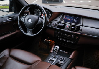 Подержанный автомобиль BMW X6 2013 года (10 фото)