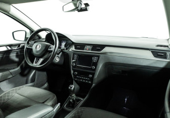 Подержанный автомобиль Skoda Rapid Liftback 2018 года (9 фото)