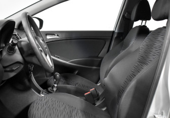 Подержанный автомобиль Hyundai Solaris Hatchback 2015 года (10 фото)