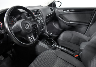 Подержанный автомобиль Volkswagen Jetta Sedan 2014 года (9 фото)