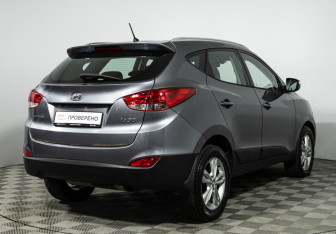 Подержанный автомобиль Hyundai ix35 2011 года (5 фото)