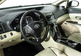 Подержанный автомобиль Toyota Venza 2011 года (11 фото)