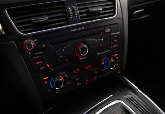 Подержанный автомобиль Audi Q5 2011 года (15 фото)
