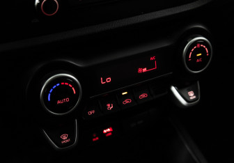 Подержанный автомобиль Kia Rio Sedan 2017 года (16 фото)