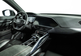 Подержанный автомобиль Geely Tugella 2023 года (9 фото)