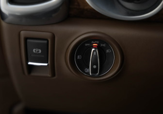 Подержанный автомобиль Porsche Cayenne 2015 года (26 фото)