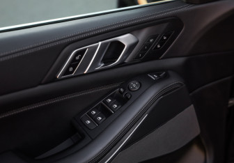 Подержанный автомобиль BMW X5 2020 года (29 фото)