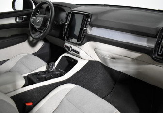 Подержанный автомобиль Volvo XC40 2018 года (13 фото)