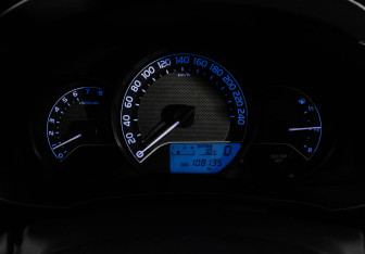 Подержанный автомобиль Toyota Corolla Sedan 2013 года (21 фото)