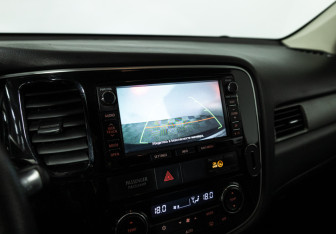 Подержанный автомобиль Mitsubishi Outlander 2013 года (15 фото)