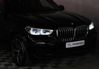 Подержанный автомобиль BMW X5 2021 года (22 фото)
