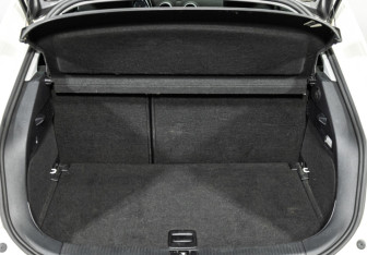 Подержанный автомобиль Audi A1 2011 года (16 фото)