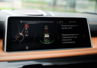 Подержанный автомобиль BMW X5 M 2016 года (22 фото)