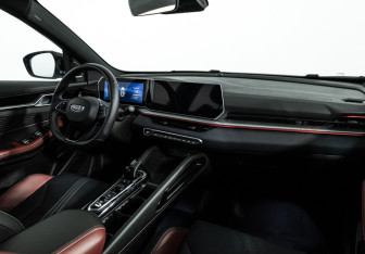 Подержанный автомобиль Geely Coolray 2023 года (11 фото)