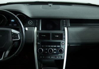 Подержанный автомобиль Land Rover Discovery Sport 2017 года (14 фото)