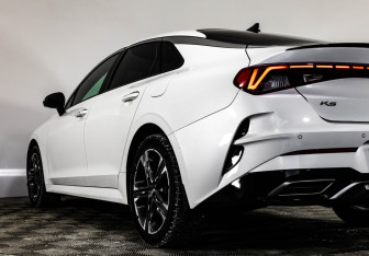 Подержанный автомобиль Kia K5 2020 года (10 фото)