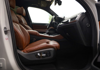 Подержанный автомобиль BMW X5 2019 года (32 фото)