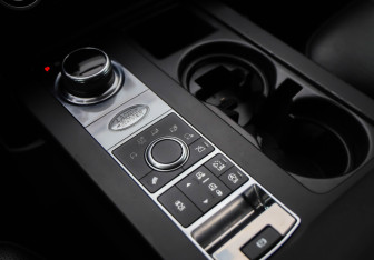 Подержанный автомобиль Land Rover Discovery 2017 года (19 фото)